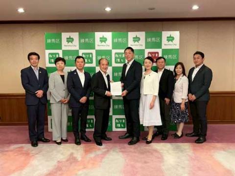 物価高騰に対する速やかな総合経済対策の執行に関する緊急要望を前川区長へ！